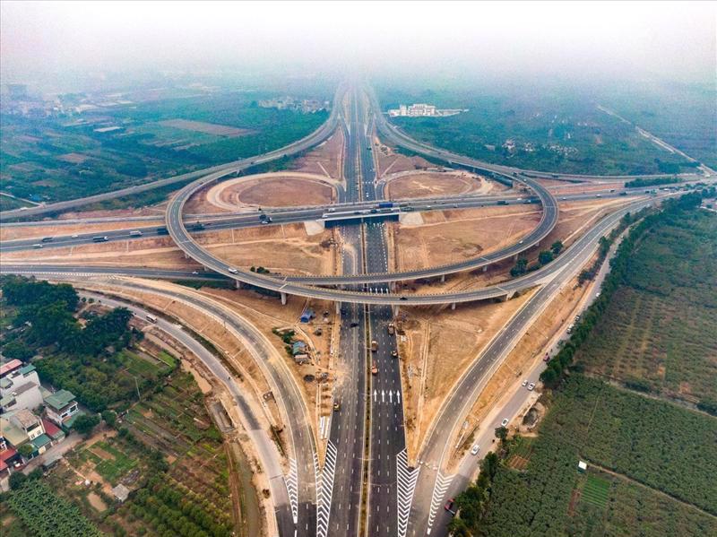 Khoảng 60% kế hoạch giải ngân vốn đầu tư công cần hoàn thành trong 4 tháng cuối năm 2023.