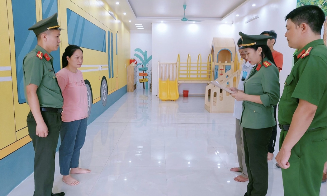 Cơ quan An ninh điều tra Công an tỉnh Thanh Hóa thi hành Lệnh bắt tạm giam đối với Lê Thị Hồng Vân
