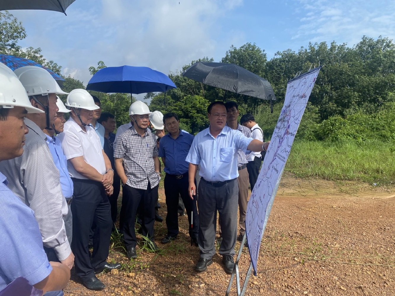Thứ trưởng Nguyễn Quang Tuyên đi kiểm tra công tác phòng chống thiên tai ở Bình Phước, chiều 12/9