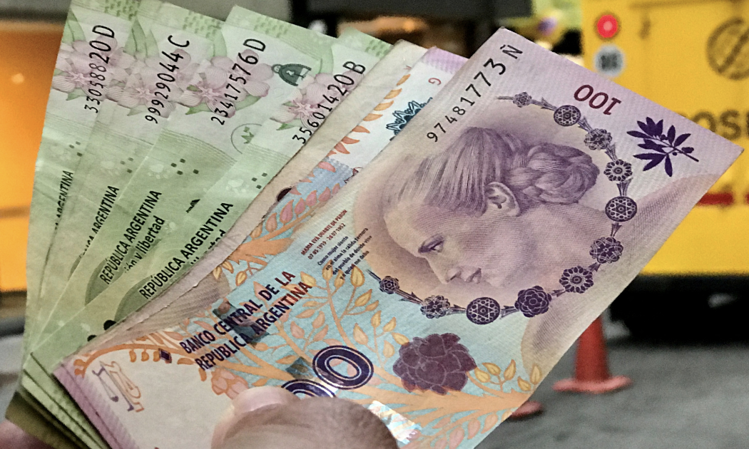Đồng peso của Argentina đang mất giá chóng mặt - Ảnh: Reuters.