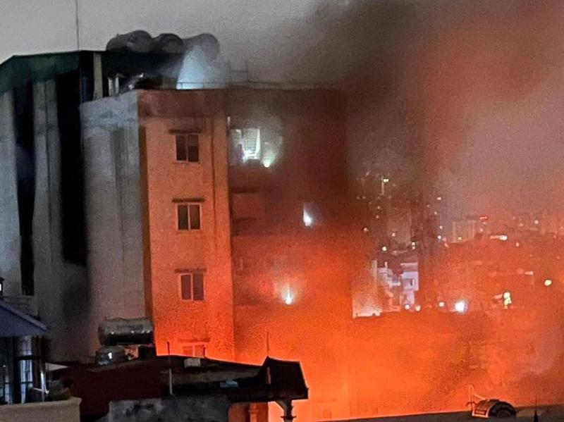 The burning building (Photo: VGP)