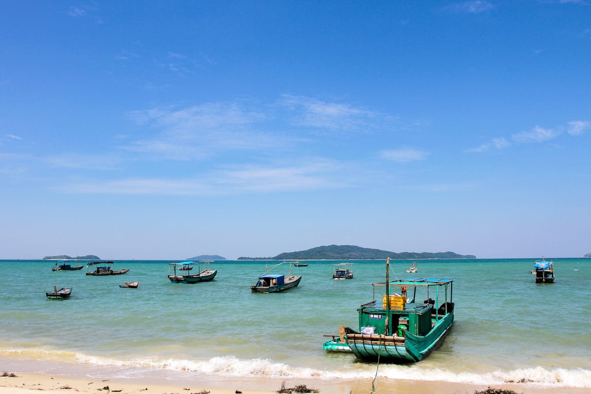 Tại các cầu cảng, sẽ có 2 tổ kiểm soát để ngăn việc du khách mang túi ni-lông, đồ nhựa dùng một lần và vật liệu có nguy cơ gây ô nhiễm môi trường lên đảo.