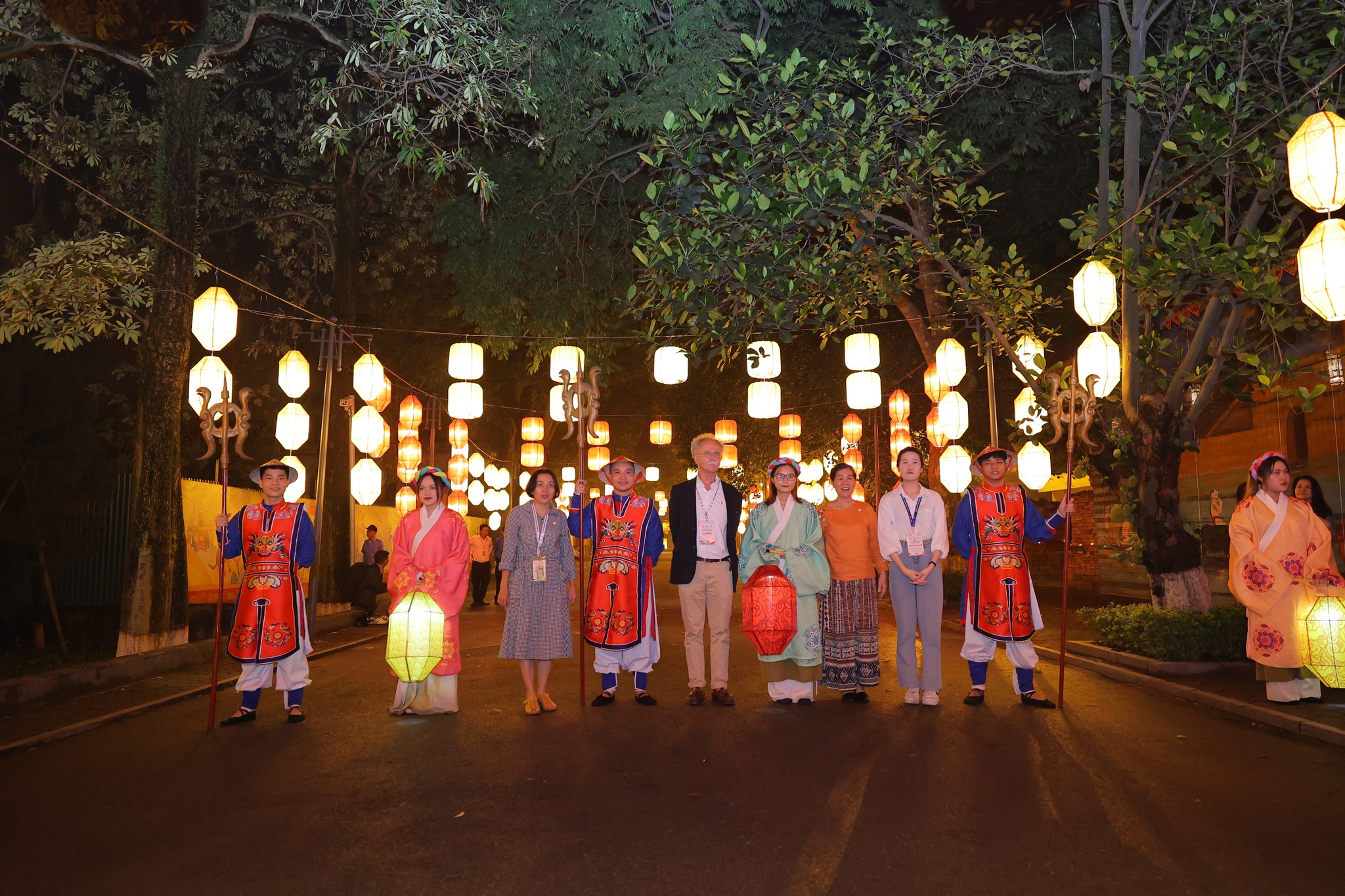 Ph&aacute;t triển nền kinh tế ban đ&ecirc;m kh&ocirc;ng chỉ th&uacute;c đẩy ng&agrave;nh c&ocirc;ng nghiệp văn h&oacute;a của Thủ đ&ocirc; m&agrave; c&ograve;n khẳng định thương hiệu H&agrave; Nội l&agrave; điểm đến th&acirc;n thiện.