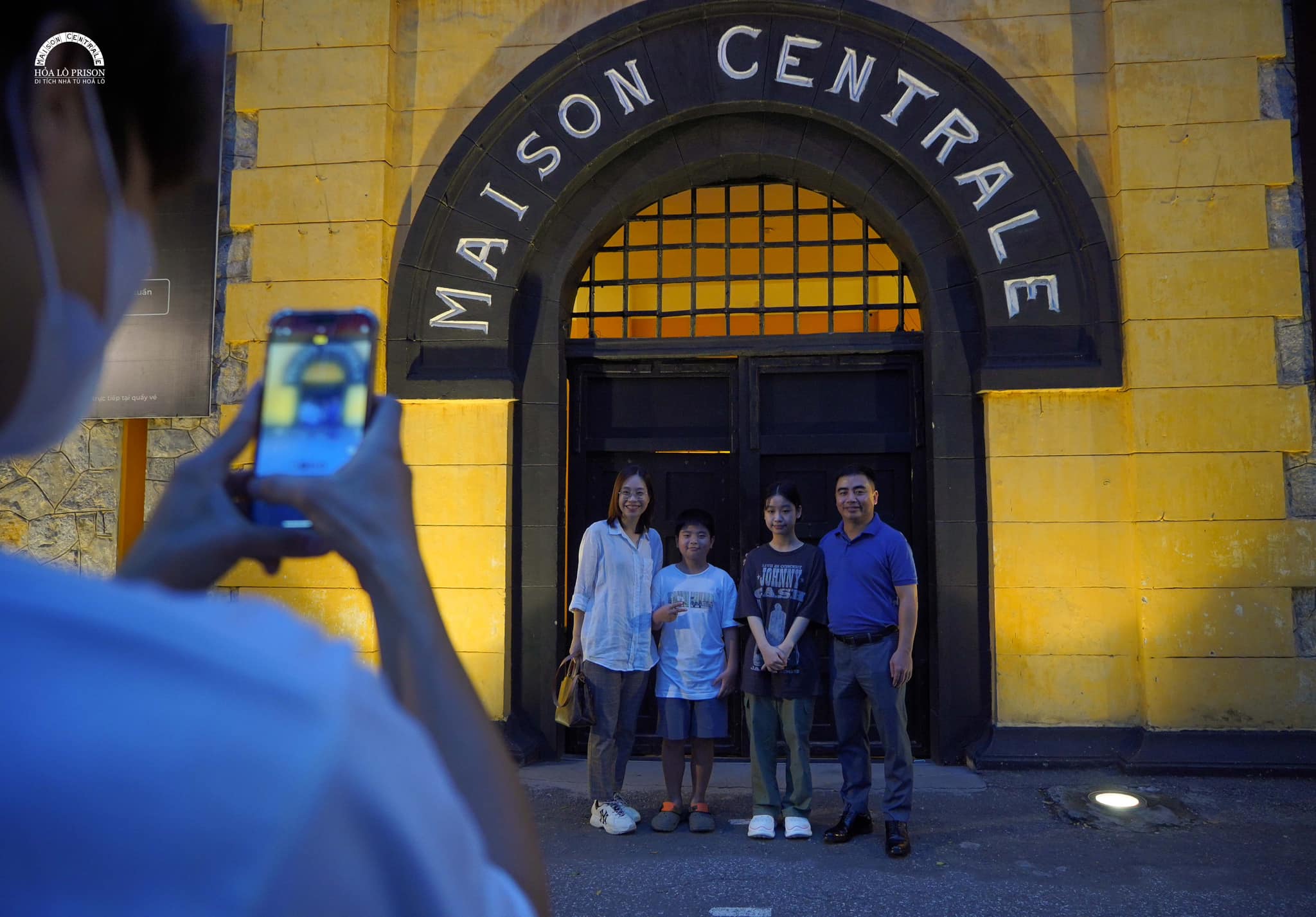 Thời gian vừa qua,&nbsp;tour du lịch đ&ecirc;m tại di t&iacute;ch Hỏa L&ograve; rất thu h&uacute;t du kh&aacute;ch trong v&agrave; ngo&agrave;i nước.