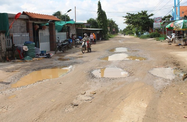 Bộ Giao thông vận tải chỉ đạo chủ đầu tư phối hợp với các cấp chính quyền địa phương rà soát, bàn giao cọc giải phóng mặt bằng để triển khai.