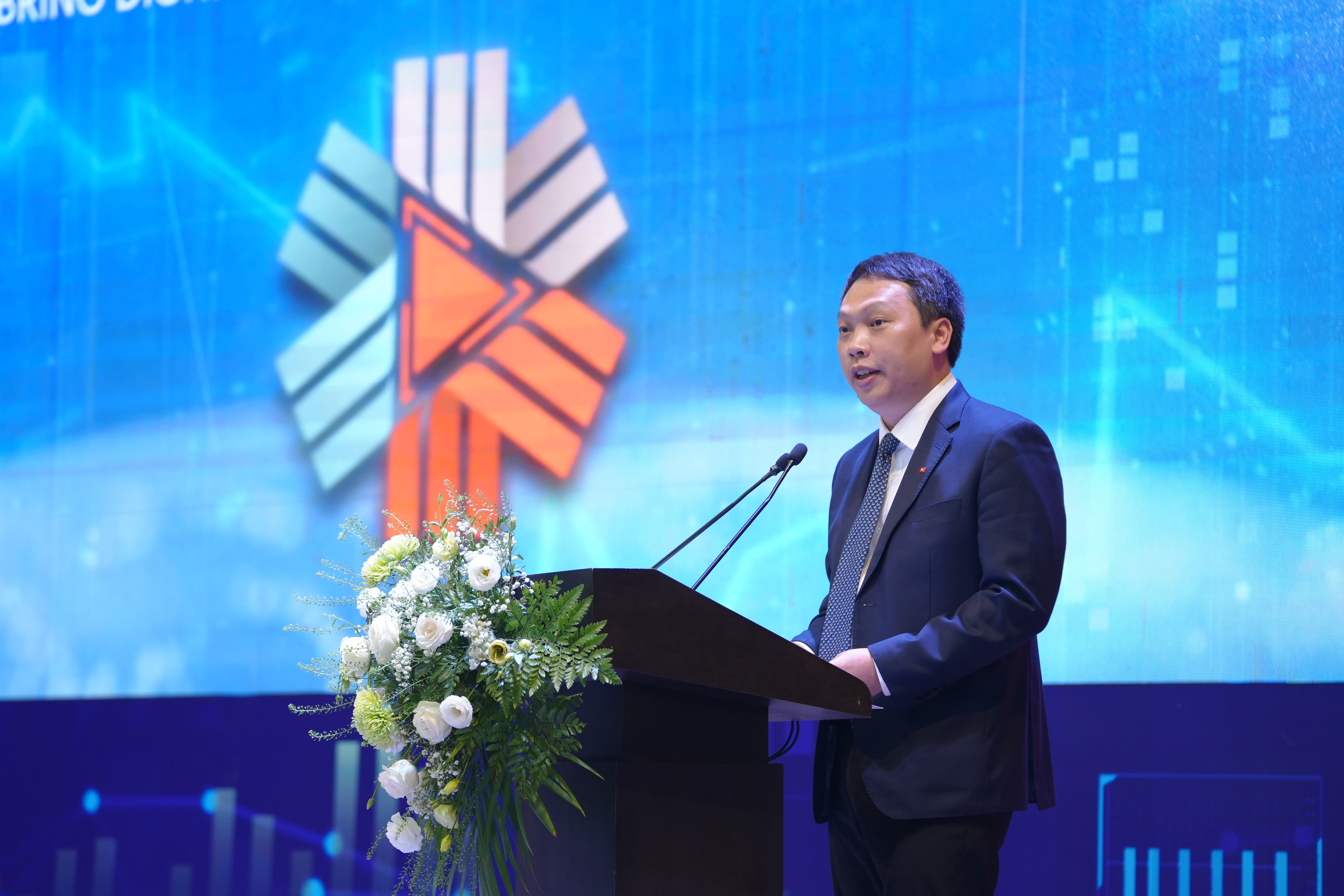 Thứ trưởng Bộ Thông tin và Truyền thông Nguyễn Huy Dũng công bố 10 hành động cụ thể để phát triển kinh tế số và xã hội số Việt Nam...