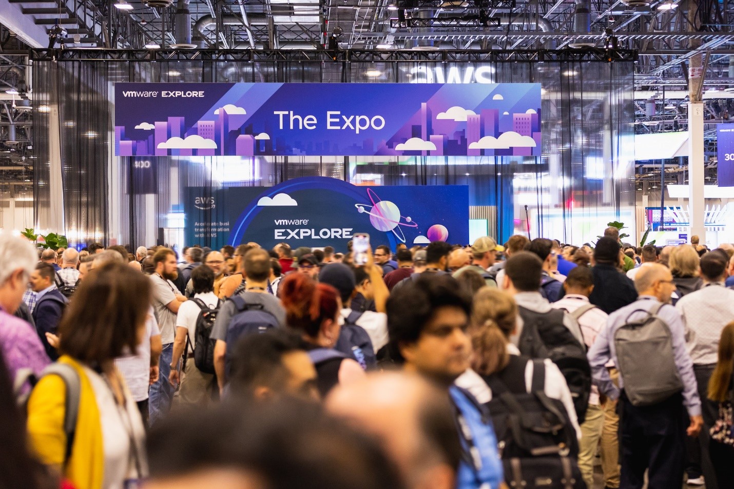 Tại sự kiện VMware Explore 2023, VMware đ&atilde; c&ocirc;ng bố loạt s&aacute;ng kiến mới về c&ocirc;ng nghệ đa đ&aacute;m m&acirc;y, quản l&yacute; đ&aacute;m m&acirc;y&hellip;