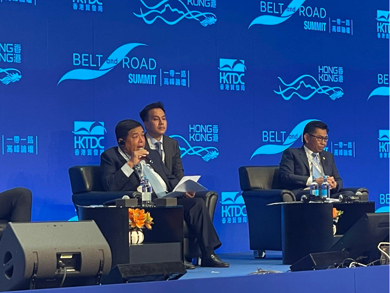 Minister: Vietnam rolls out red carpet for foreign investors