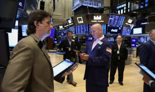 Chứng khoán Mỹ tăng điểm mạnh nhờ vụ IPO của Arm, giá dầu cao nhất 10 tháng