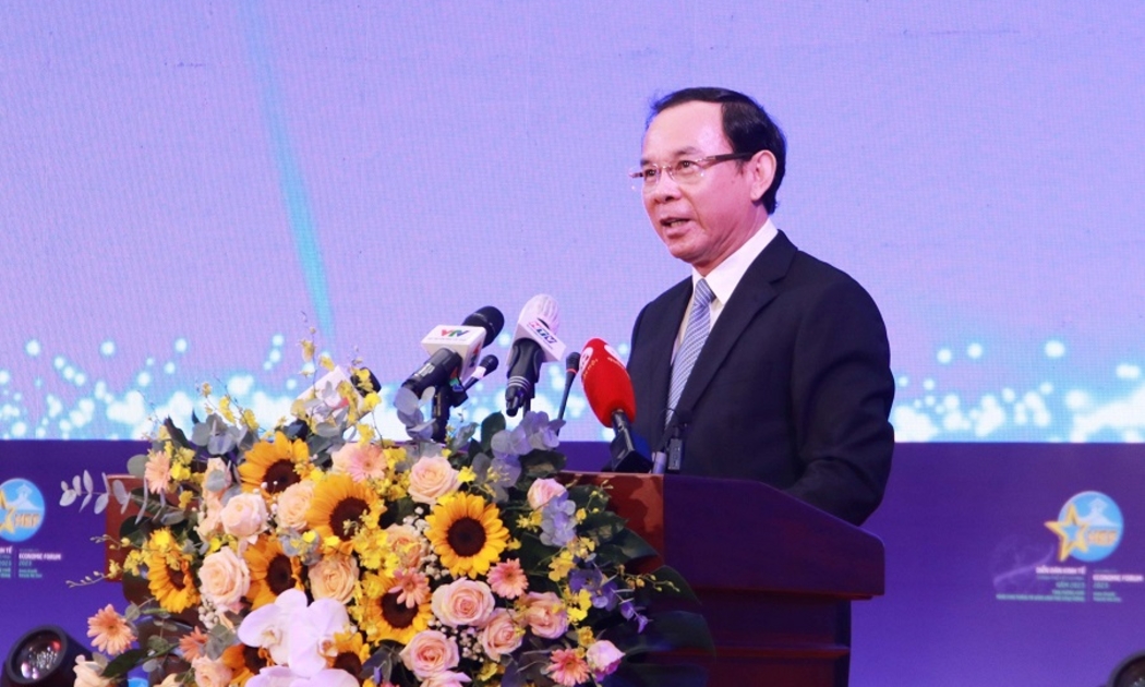 Bí thư Thành ủy TP.HCM Nguyễn Văn Nên phát biểu tại Diễn đàn Kinh tế TP.HCM sáng 15/9 - Ảnh: Lê Toàn.