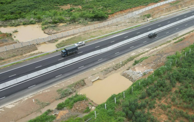 Khu vực xảy ra ngập không có cống thoát đủ lớn. Ảnh: Việt Quốc.