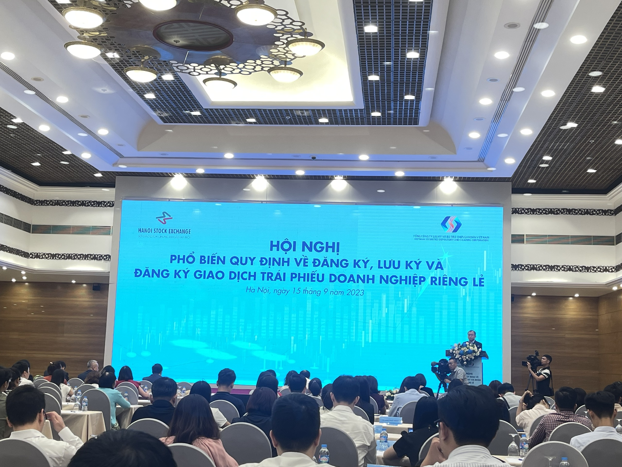 Hội nghị phổ biến quy định về đăng k&yacute;, lưu k&yacute; v&agrave; đăng k&yacute; giao dịch tr&aacute;i phiếu doanh nghiệp ri&ecirc;ng lẻ.