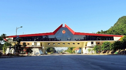 China begins construction of smart border gate