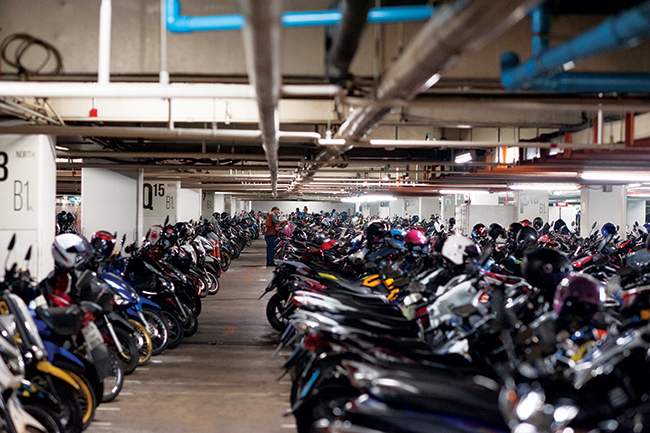 Hàng ngàn xe máy gửi nhiều năm nhưng không người đến nhận sẽ khiến các bãi đậu xe quá tải, gây mất an toàn trong công tác phòng chống cháy nổ.