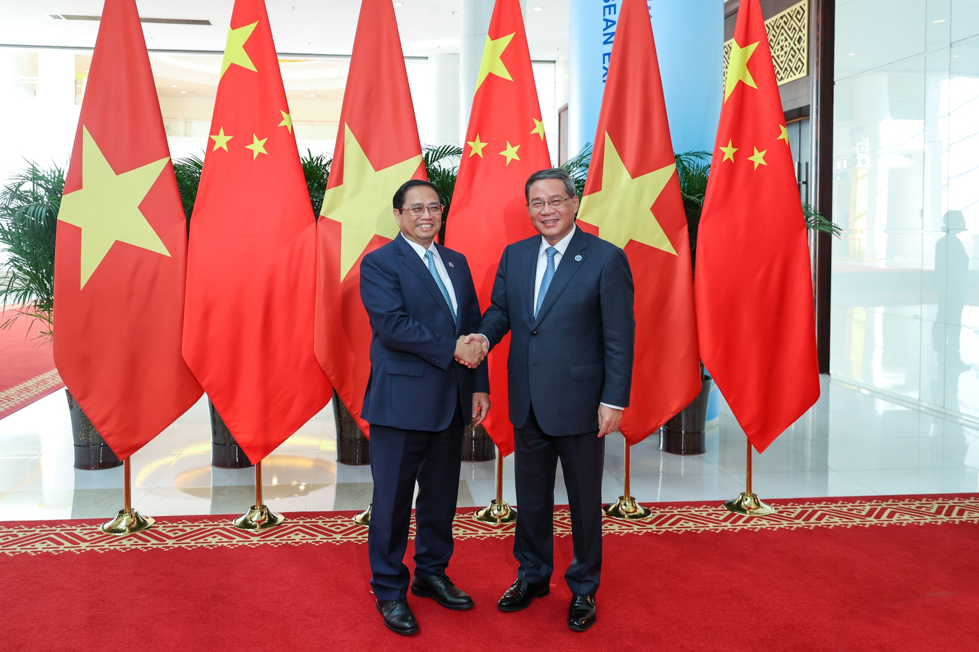 Thủ tướng Phạm Minh Chính và Thủ tướng Trung Quốc Lý Cường. Ảnh: VGP.