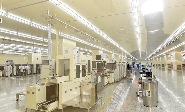 Dây chuyền sản xuất của Hana Micron Vina tại Khu công nghiệpVân Trung, huyện Việt Yên (Bắc Giang). 