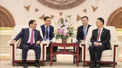 PM Pham Mimh Chinh hosts Party Secretary of Guangxi (China)
