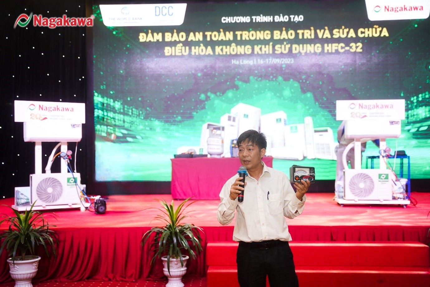Ông Đặng Quang Hùng - UV Ban chấp hành Hội KHKT Lạnh và ĐHKK Việt Nam, Trưởng khoa Công nghệ Nhiệt lạnh - Trường CĐ Điện tử Điện Lạnh Hà Nội trực tiếp giảng dạy tại chương trình.