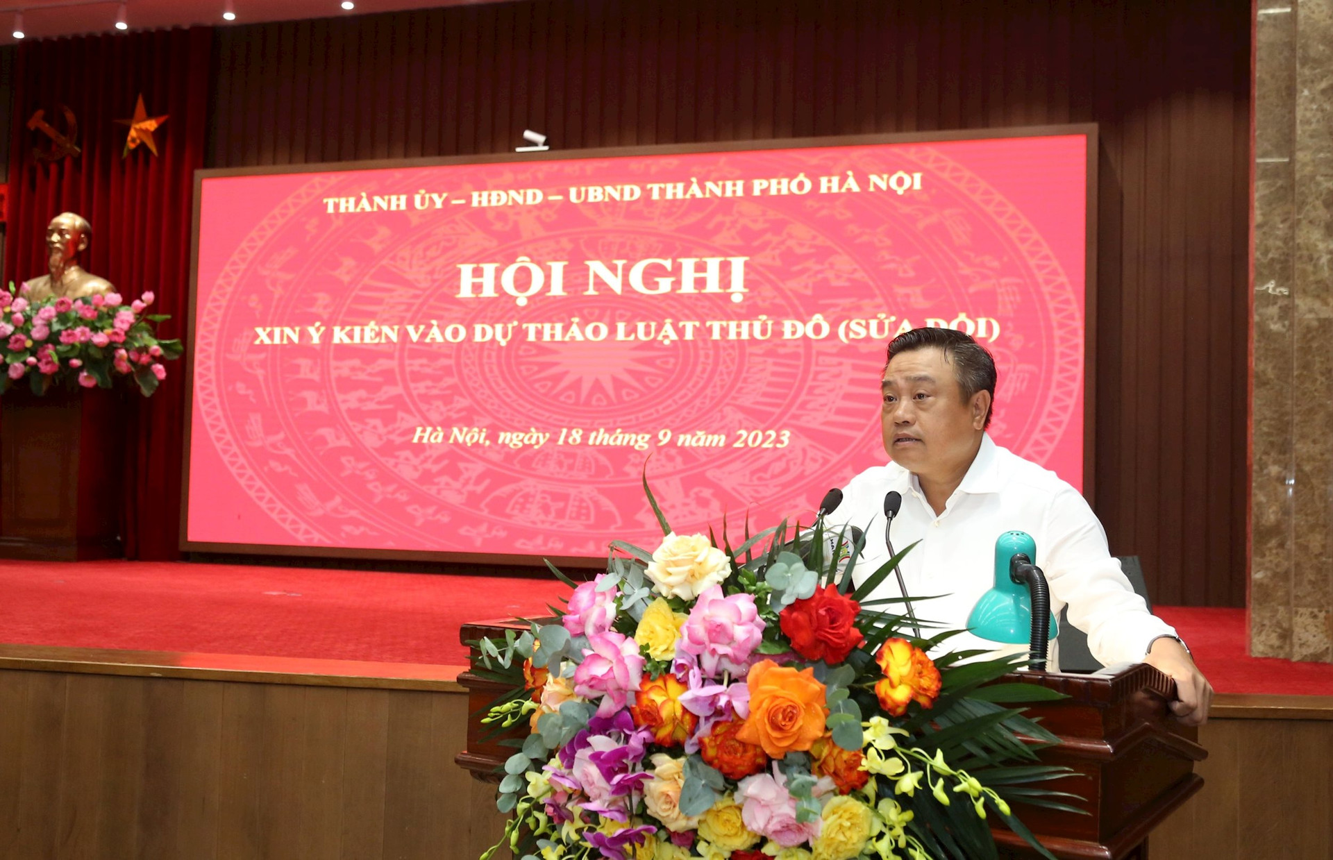 Chủ tịch UBND th&agrave;nh phố H&agrave; Nội Trần Sỹ Thanh ph&aacute;t biểu&nbsp; tại hội nghị.