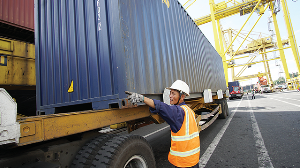 Khơi thông các điểm nghẽn logistics Đông Nam Bộ