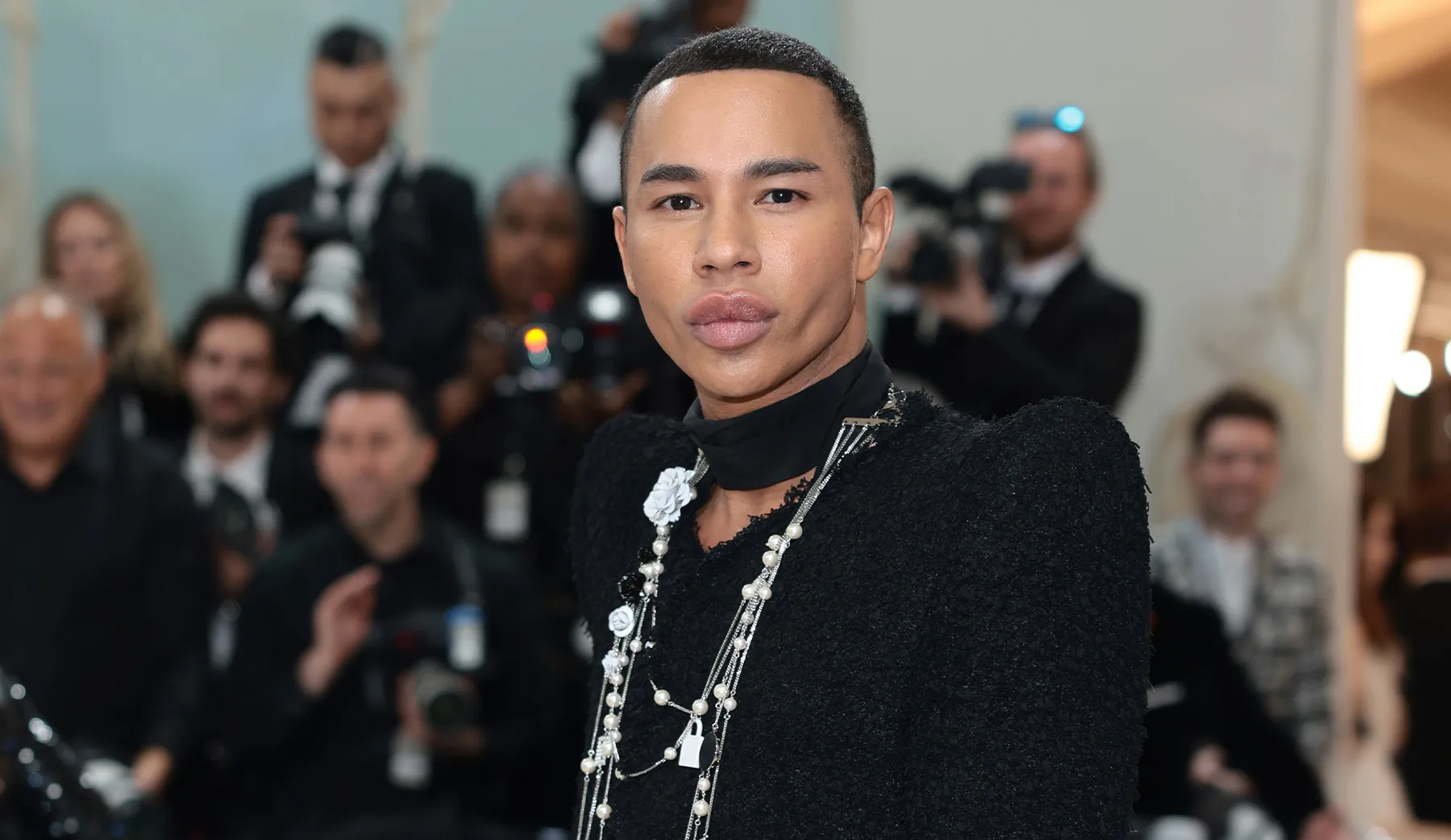 Giám đốc sáng tạo Olivier Rousteing tỏ ra thất vọng trước vụ việc xảy ra ngay giữa trung tâm Paris.