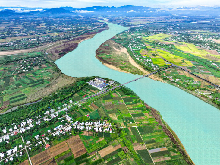 The bridge will connect the two banks of the Thu Bon River. Photo: tuoitre.vn