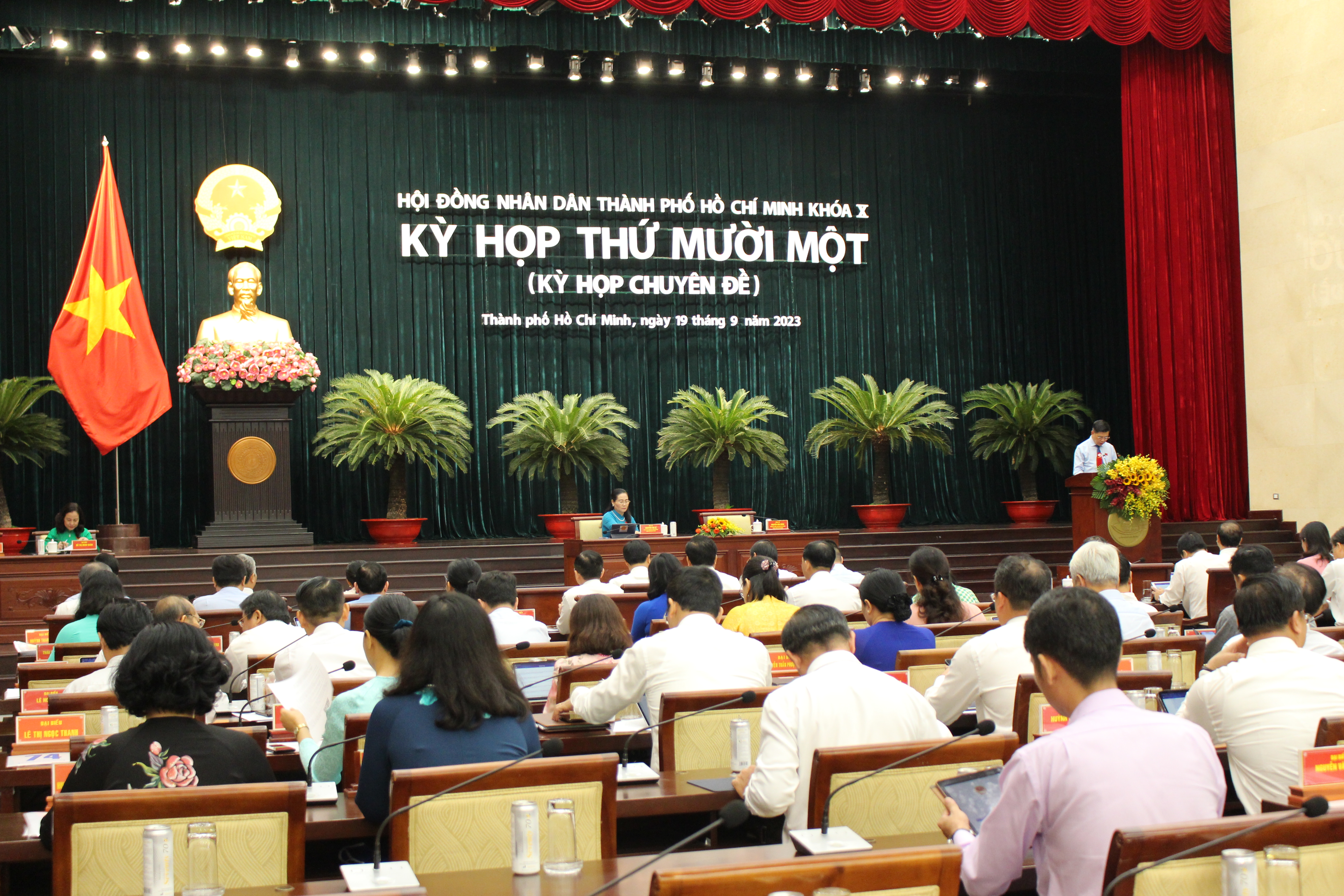 Toàn cảnh kỳ họp thứ 11 của HĐND TP.HCM khóa X sáng 19/9 - Ảnh: TN