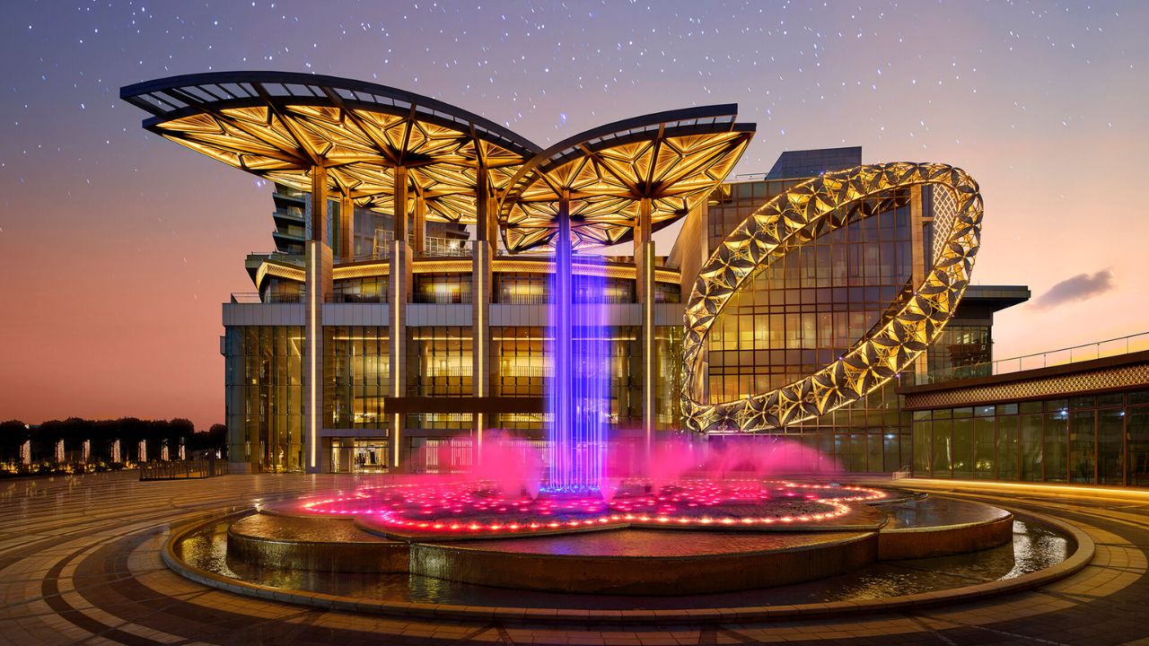 Trung t&acirc;m mua sắm mới ở Mumbai của tỷ ph&uacute; Ấn Độ Mukesh Ambani c&oacute; t&ecirc;n Jio World Plaza, c&oacute; khả năng khai trương trong năm nay.