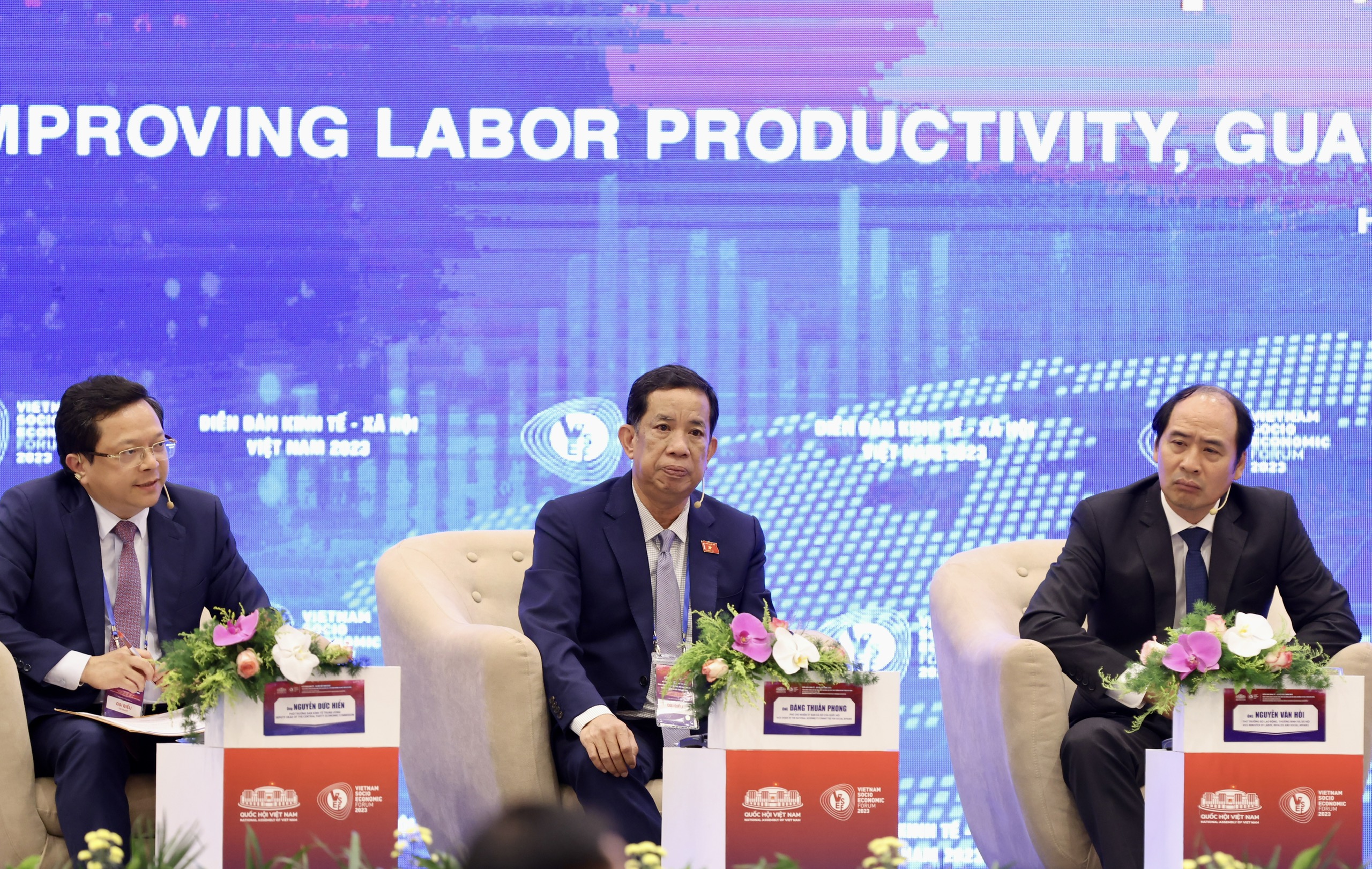 Các chuyên gia thảo luận về vấn đề sửa đổi Luật Bảo hiểm xã hội, trong đó có vấn đề rút bảo hiểm xã hội một lần. Ảnh: Việt Dũng.
