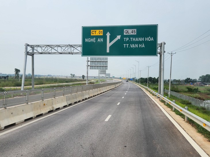 Đường cao tốc từ Ninh Bình tới Nghệ An đưa vào khai thác - Ảnh: TUẤN PHÙNG.