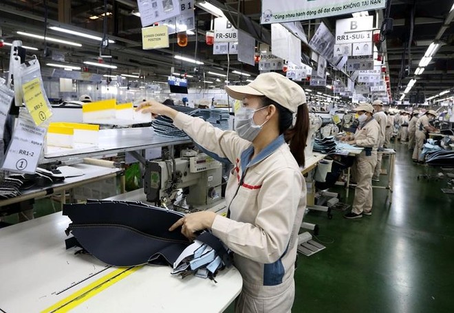 Nhiều chỉ dấu quan trọng cho thấy “sức khỏe” của khu vực doanh nghiệp đang trong tình trạng đáng báo động. Ảnh: Việt Dũng.