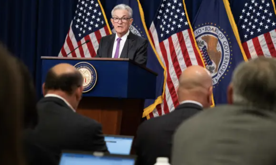 Chủ tịch Fed Jerome Powell trong cuộc họp báo sau cuộc họp tháng 7 của Fed - Ảnh: Getty/CNBC.