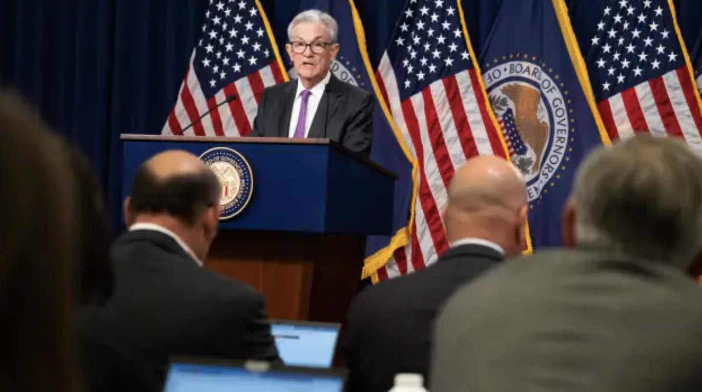 Chủ tịch Fed Jerome Powell trong cuộc họp báo sau cuộc họp tháng 7 của Fed - Ảnh: Getty/CNBC.