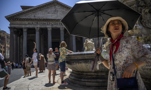 Biến đổi khí hậu tác động trực tiếp đến doanh thu du lịch như thế nào?