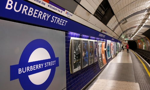 Burberry đặt cược vào Daniel Lee: Những dấu hiệu khả quan