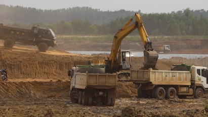 Sea sand trialed for levelling in expressway construction