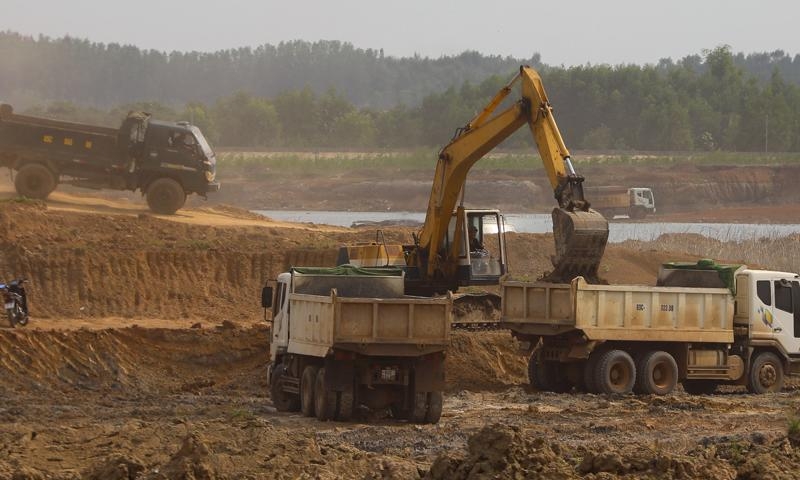 Sea sand trialed for levelling in expressway construction