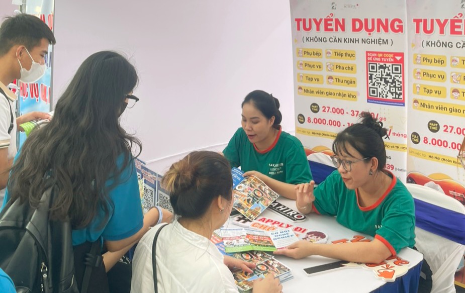 Doanh nghiệp tuyển dụng nhiều việc làm bán thời gian cho sinh viên.