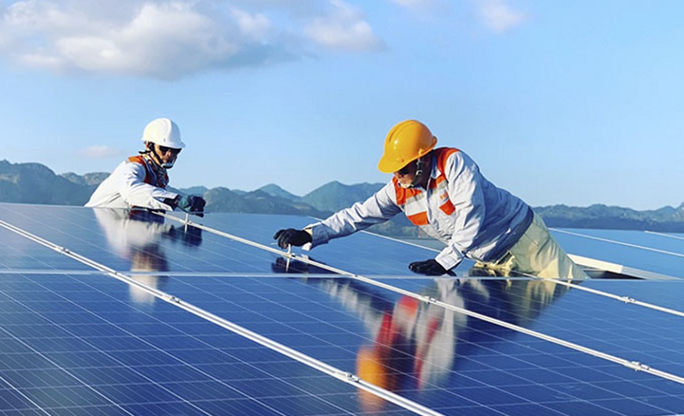 Thúc đẩy sự phát triển các loại hình việc làm mới và việc làm gián tiếp liên quan đến chuyển dịch năng lượng. Ảnh minh họa.