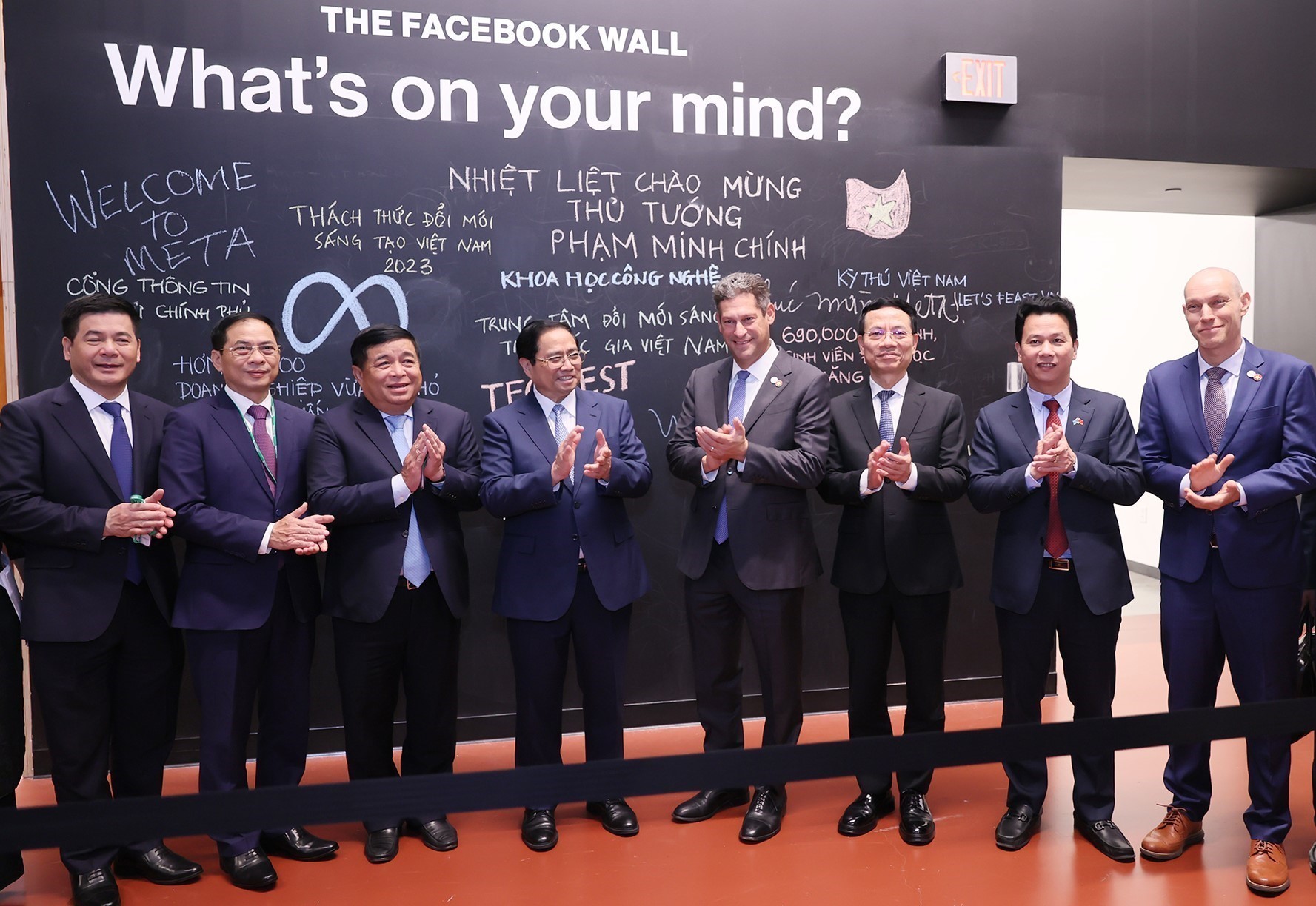 Prime Minister Pham Minh Chinh (4th from left) and the Vietnamese delegation at Meta’s headquarters. Source: VNA