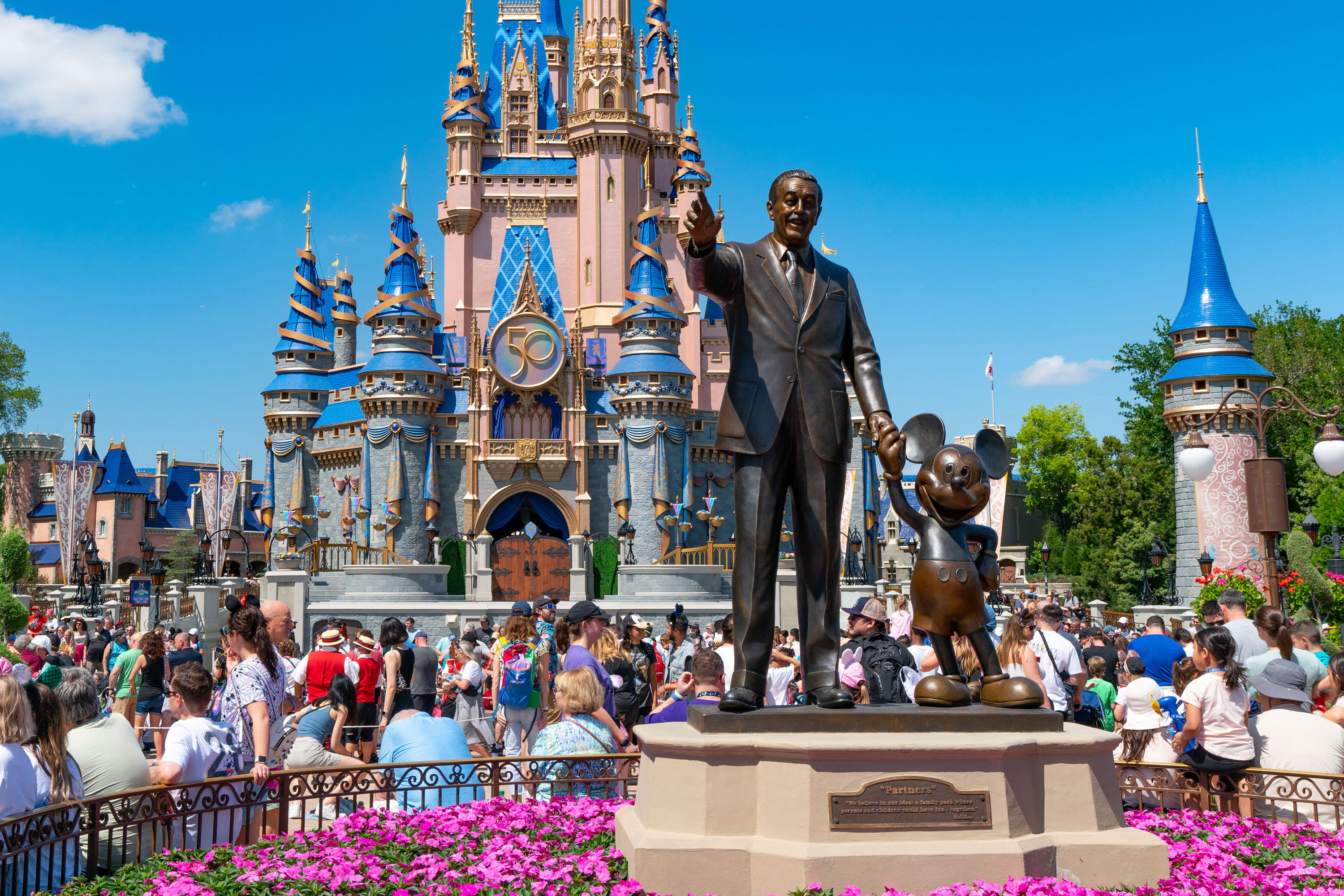 Tập đoàn Walt Disney vẫn “đặt cược” doanh thu vào công viên chủ đề - Nhịp  sống kinh tế Việt Nam & Thế giới