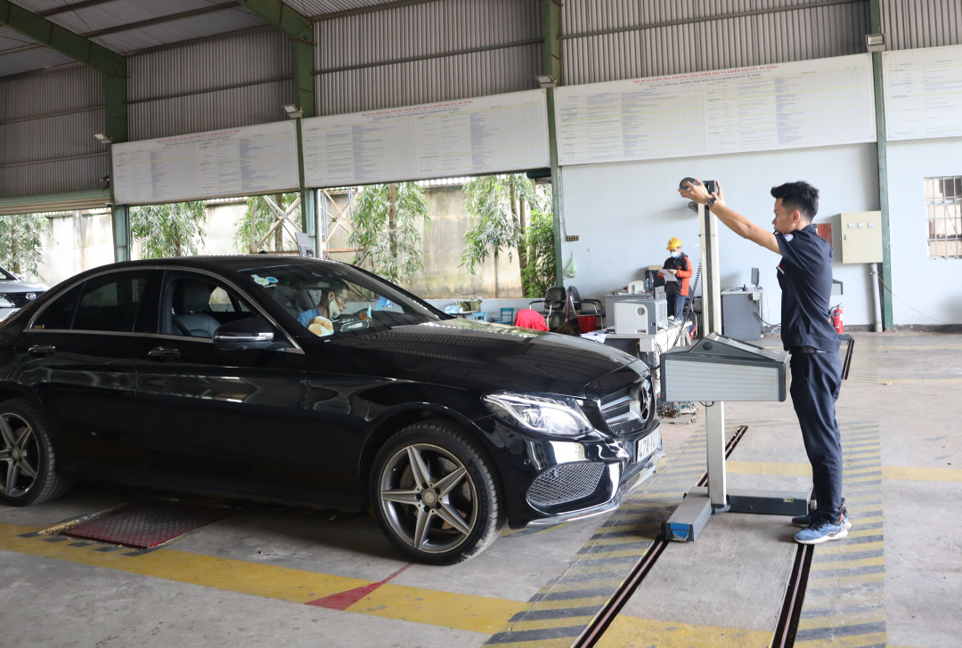 Bộ Giao thông vận tải cũng đề nghị điều chỉnh quy định về giá dịch vụ kiểm định xe cơ giới để bảo đảm thu nhập cho đơn vị đăng kiểm, người lao động, hạn chế tiêu cực.