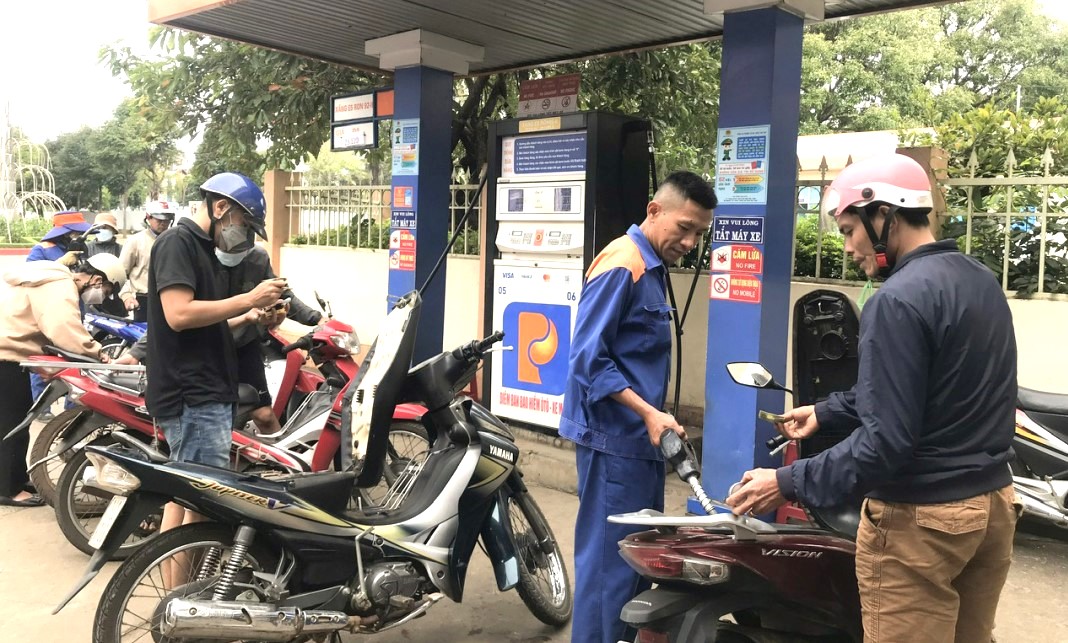 Giá xăng dầu đồng loạt tăng mạnh từ chiều ngày 21/9/2023.