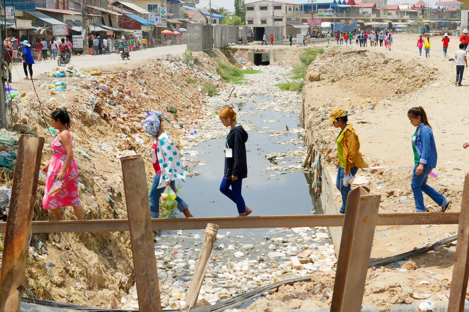 Nhiệt độ cực cao đang ảnh hưởng đến sức khỏe của người lao động, v&agrave; t&igrave;nh trạng n&agrave;y sẽ c&ograve;n gia tăng th&ecirc;m.