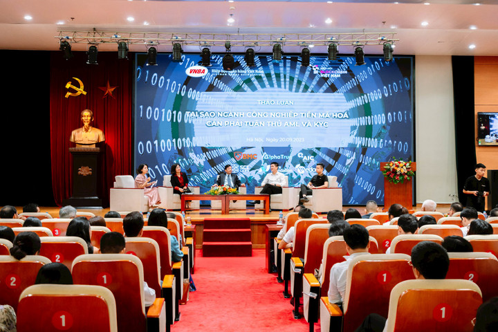 C&aacute;c chuy&ecirc;n gia thảo luận tại hội nghị.