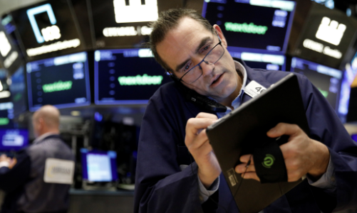 Chứng khoán Mỹ lao dốc mạnh vì nỗi lo lãi suất cao, giá dầu giảm