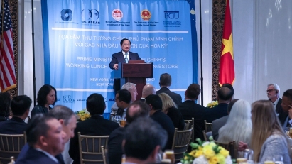 PM: Vietnam pledges favorable conditions for investors