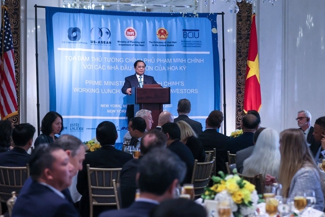 PM: Vietnam pledges favorable conditions for investors