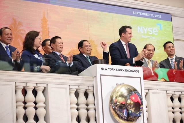 PM rings bell at New York Stock Exchange