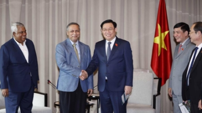 NA Chairman asks Bangladesh corporations to invest in Vietnam